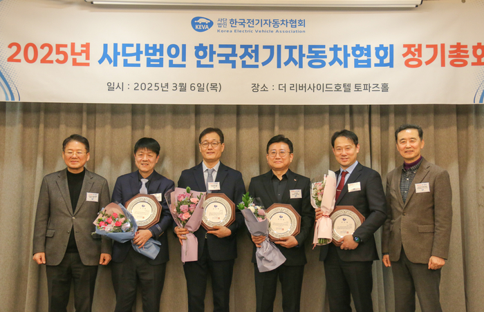 [보도자료 20250307] SK이노 E&S 자회사 아이파킹, EV 충전 보급 확산 공로 감사패 수상 썸네일